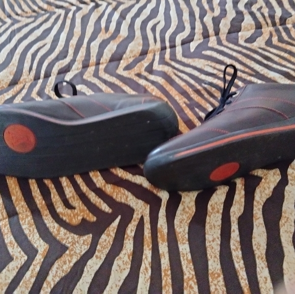 Men's Louis Vuitton athletic shoes - Picture 4 of 4